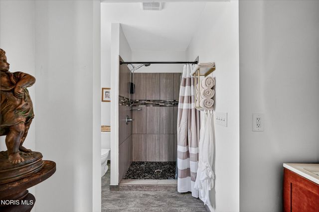 325 N Main Street, Bowling Green, OH 43402