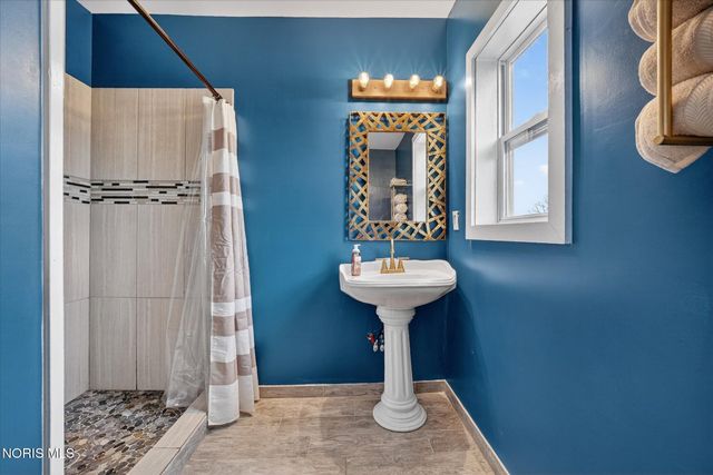 325 N Main Street, Bowling Green, OH 43402