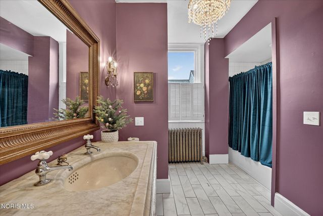 325 N Main Street, Bowling Green, OH 43402