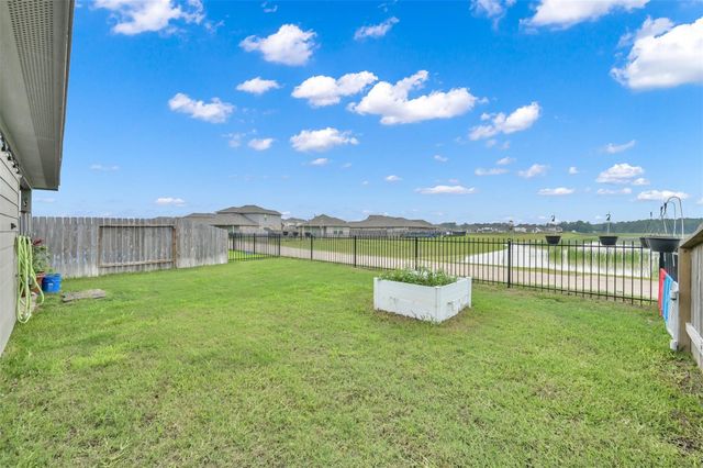 16592 Lonely Pines Drive, Conroe, TX 77302