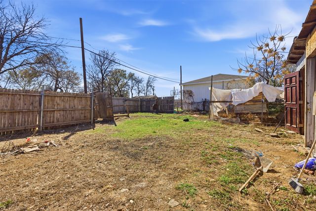 1703 Navaro Street, Dallas, TX 75208