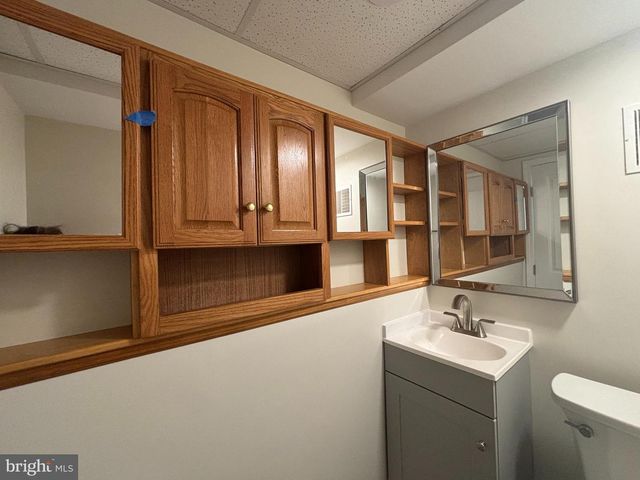 239 OLD COURTHOUSE RD NE, Vienna, VA 22180