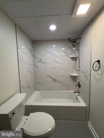 239 OLD COURTHOUSE RD NE, Vienna, VA 22180