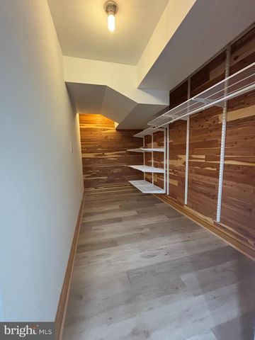 239 OLD COURTHOUSE RD NE, Vienna, VA 22180