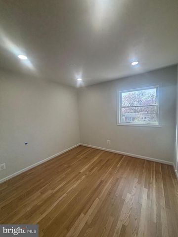 239 OLD COURTHOUSE RD NE, Vienna, VA 22180