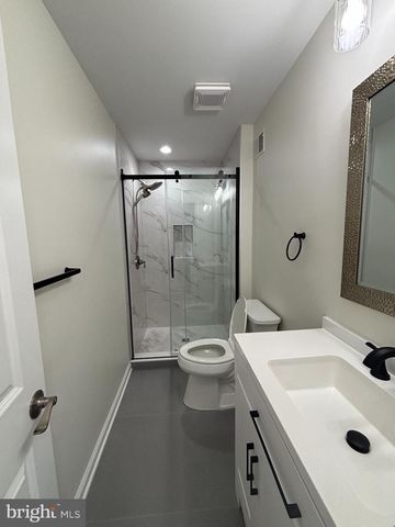 239 OLD COURTHOUSE RD NE, Vienna, VA 22180