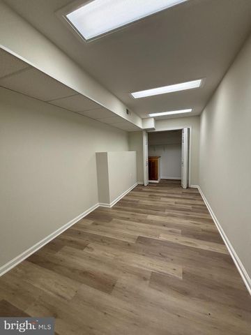 239 OLD COURTHOUSE RD NE, Vienna, VA 22180