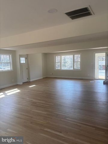 239 OLD COURTHOUSE RD NE, Vienna, VA 22180