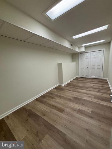 239 OLD COURTHOUSE RD NE, Vienna, VA 22180