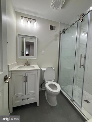 239 OLD COURTHOUSE RD NE, Vienna, VA 22180