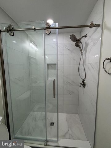 239 OLD COURTHOUSE RD NE, Vienna, VA 22180