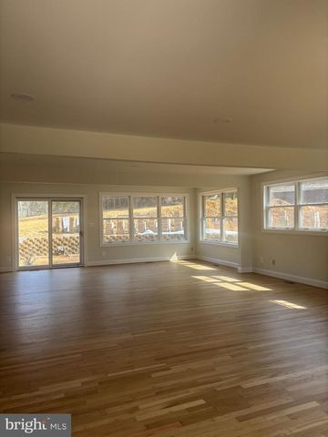 239 OLD COURTHOUSE RD NE, Vienna, VA 22180