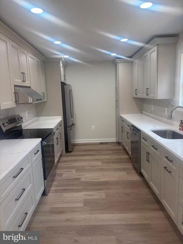 239 OLD COURTHOUSE RD NE, Vienna, VA 22180