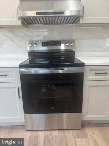 239 OLD COURTHOUSE RD NE, Vienna, VA 22180