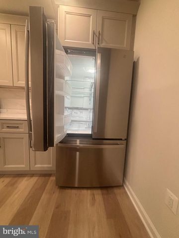 239 OLD COURTHOUSE RD NE, Vienna, VA 22180