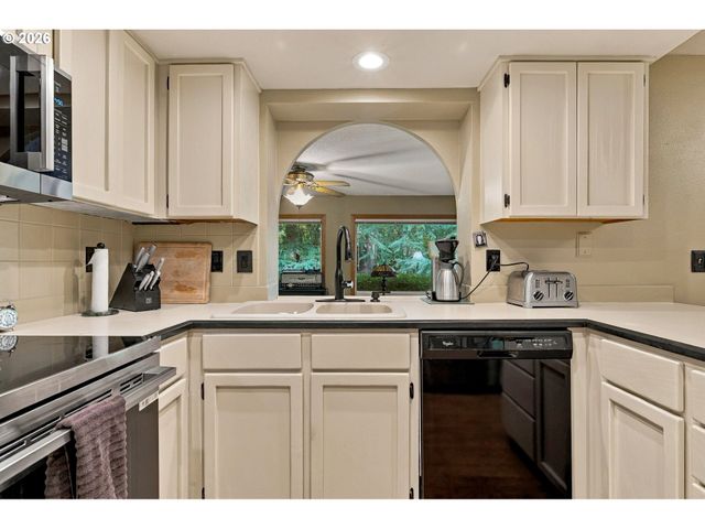 17102 Ne 37TH Cir, Vancouver, WA 98682
