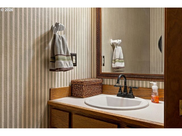 17102 Ne 37TH Cir, Vancouver, WA 98682