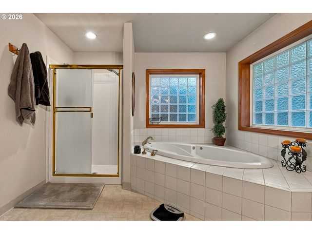 17102 Ne 37TH Cir, Vancouver, WA 98682