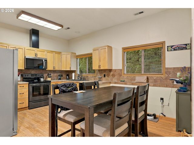17102 Ne 37TH Cir, Vancouver, WA 98682