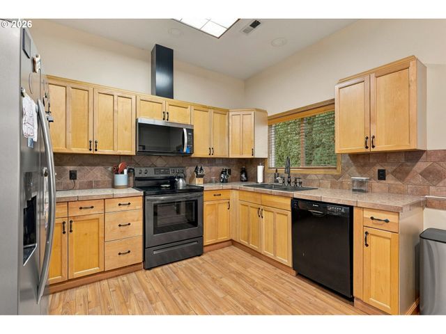 17102 Ne 37TH Cir, Vancouver, WA 98682
