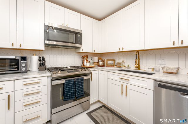 121 Florence Road 2C, Branford, CT 06405