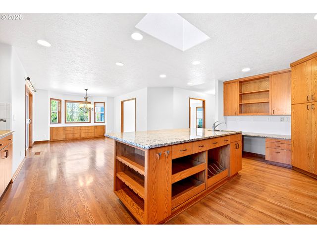 387 Ne 15TH Ct, Hillsboro, OR 97124