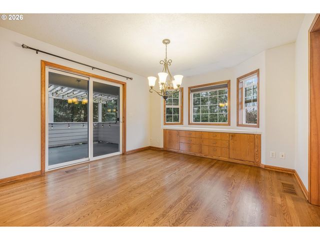 387 Ne 15TH Ct, Hillsboro, OR 97124