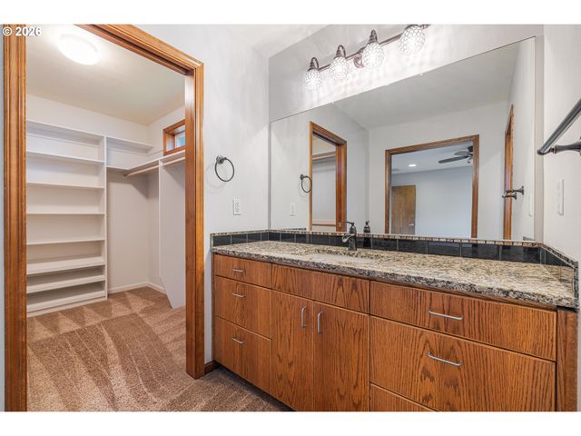 387 Ne 15TH Ct, Hillsboro, OR 97124