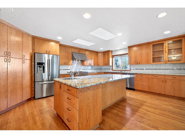 387 Ne 15TH Ct, Hillsboro, OR 97124