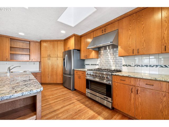 387 Ne 15TH Ct, Hillsboro, OR 97124