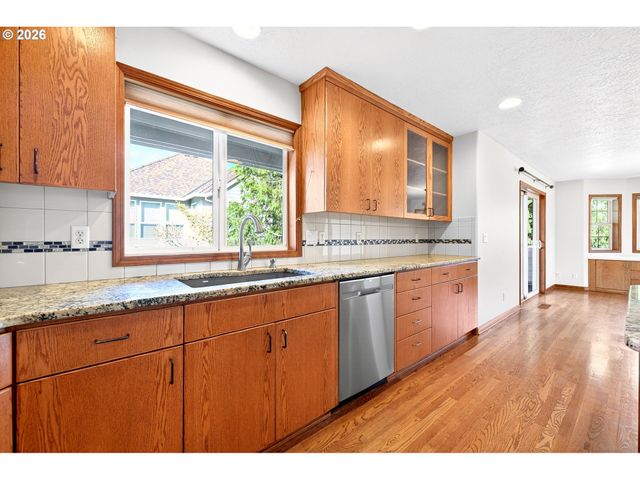 387 Ne 15TH Ct, Hillsboro, OR 97124