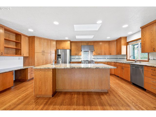 387 Ne 15TH Ct, Hillsboro, OR 97124