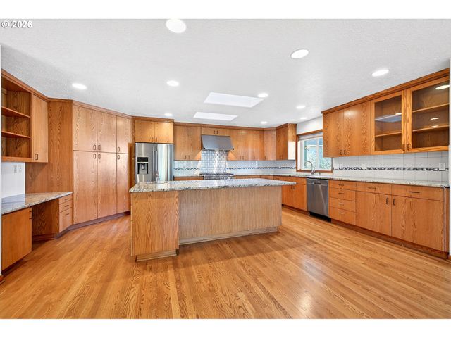 387 Ne 15TH Ct, Hillsboro, OR 97124