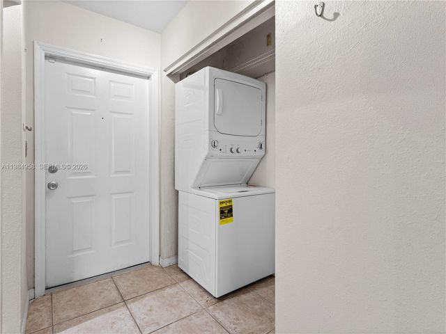 6711 N Kendall Dr 505, Pinecrest, FL 33156