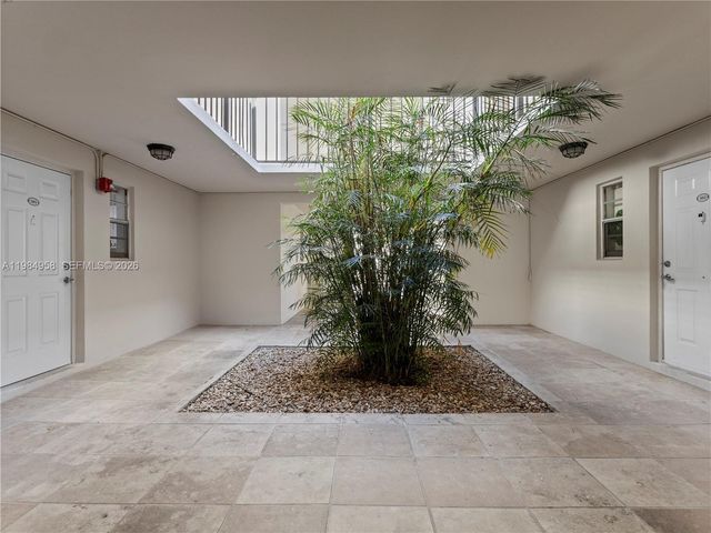 6711 N Kendall Dr 505, Pinecrest, FL 33156