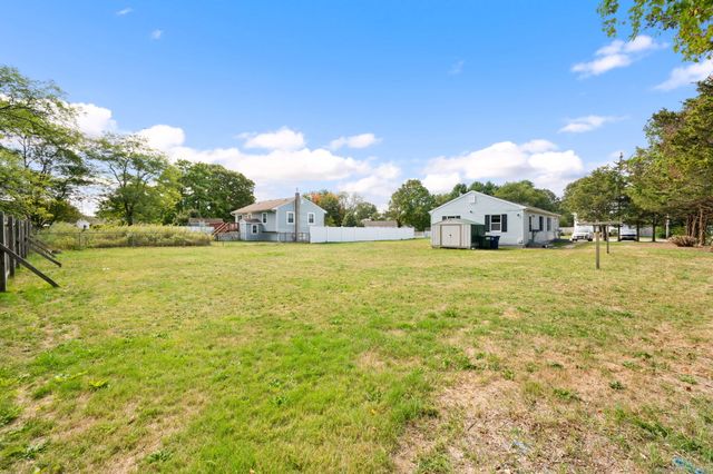 18 Tacoma Court, Groton, CT 06340