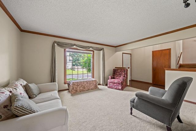 9213 W 117th Terrace, Overland Park, KS 66210