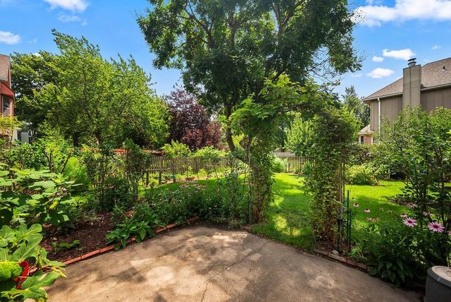 9213 W 117th Terrace, Overland Park, KS 66210