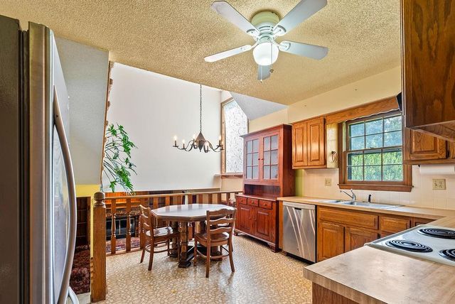 9213 W 117th Terrace, Overland Park, KS 66210