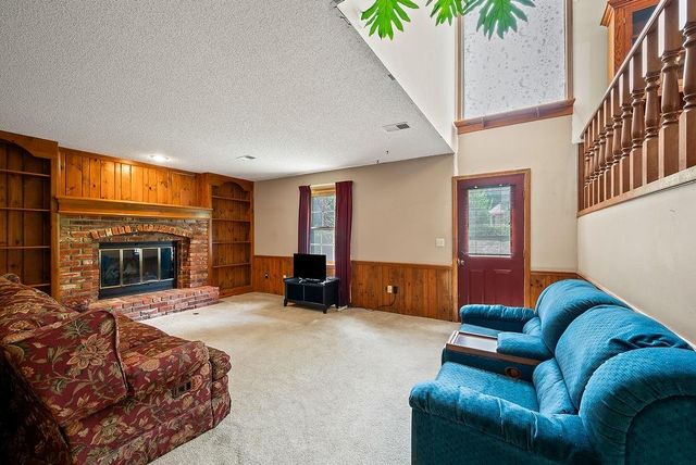 9213 W 117th Terrace, Overland Park, KS 66210