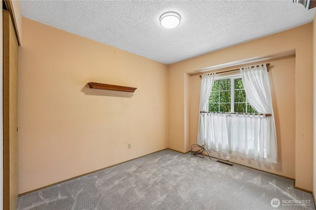 100 NW Westmont Lane, Bremerton, WA 98311