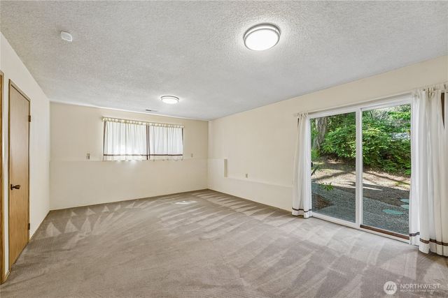 100 NW Westmont Lane, Bremerton, WA 98311