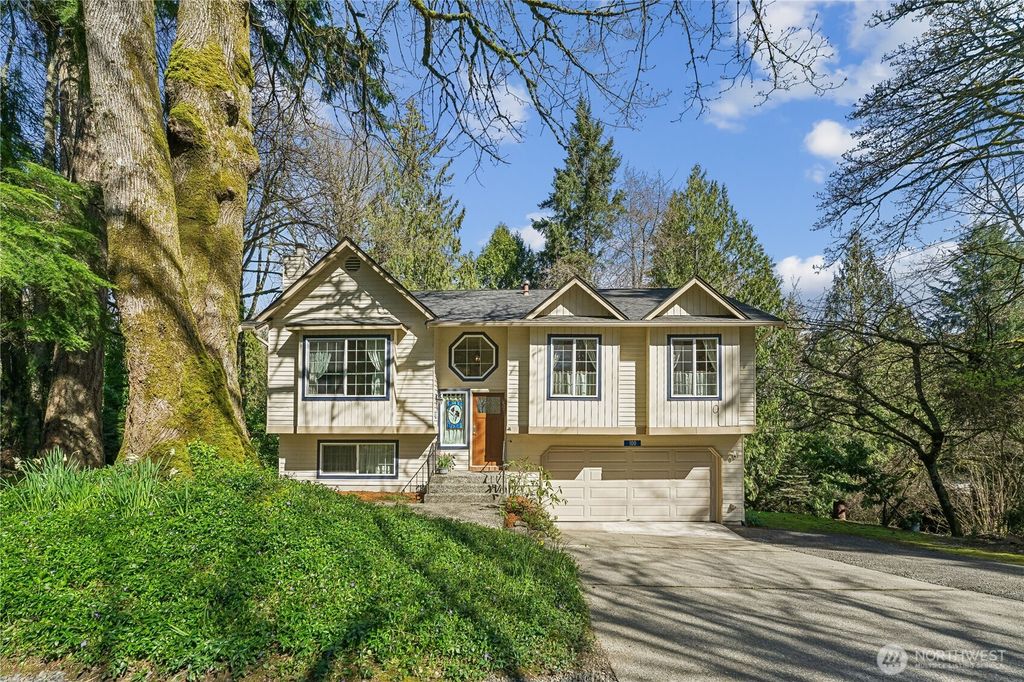 100 NW Westmont Lane, Bremerton, WA 98311