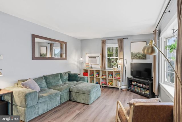 708 BARCLAY AVE, Morrisville, PA 19067