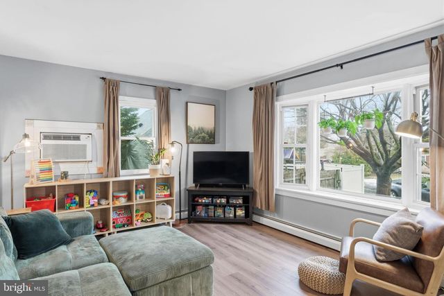 708 BARCLAY AVE, Morrisville, PA 19067