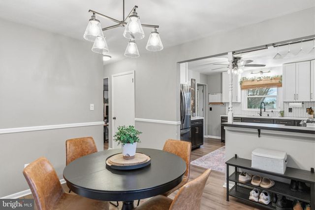 708 BARCLAY AVE, Morrisville, PA 19067