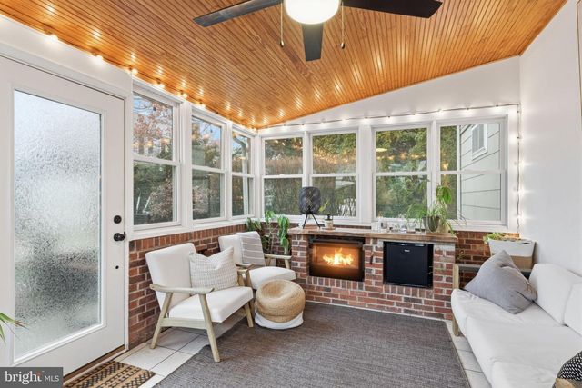 708 BARCLAY AVE, Morrisville, PA 19067