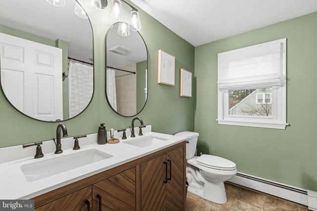 708 BARCLAY AVE, Morrisville, PA 19067