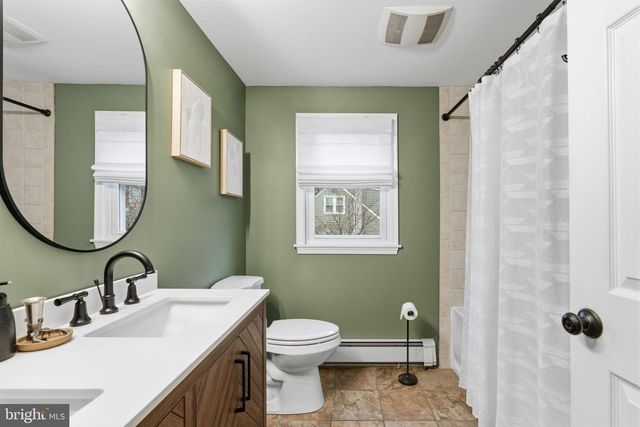 708 BARCLAY AVE, Morrisville, PA 19067