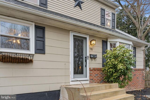 708 BARCLAY AVE, Morrisville, PA 19067